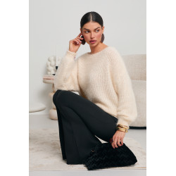 SWETER O LUŹNYM KROJU Z CEKINOWĄ DROBINKĄ