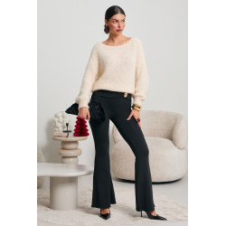 SWETER O LUŹNYM KROJU Z CEKINOWĄ DROBINKĄ