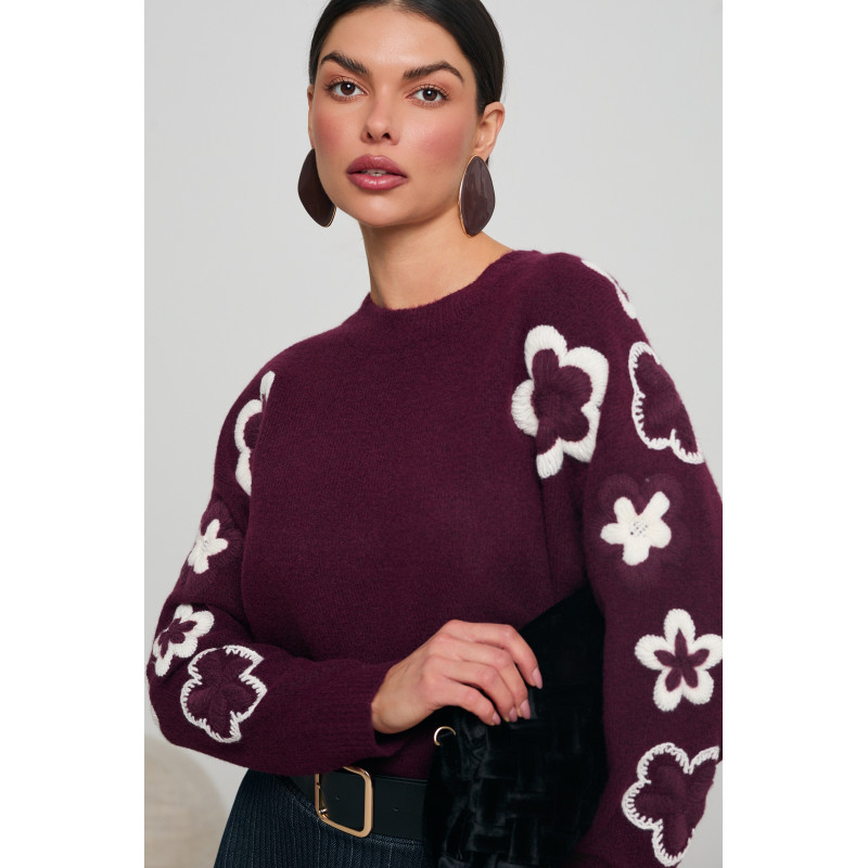 SWETER Z HAFTOWANYMI KWIATAMI