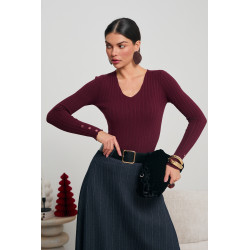 PRĄŻKOWANY SWETER V-NECK ZE ZŁOTYMI GUZIKAMI