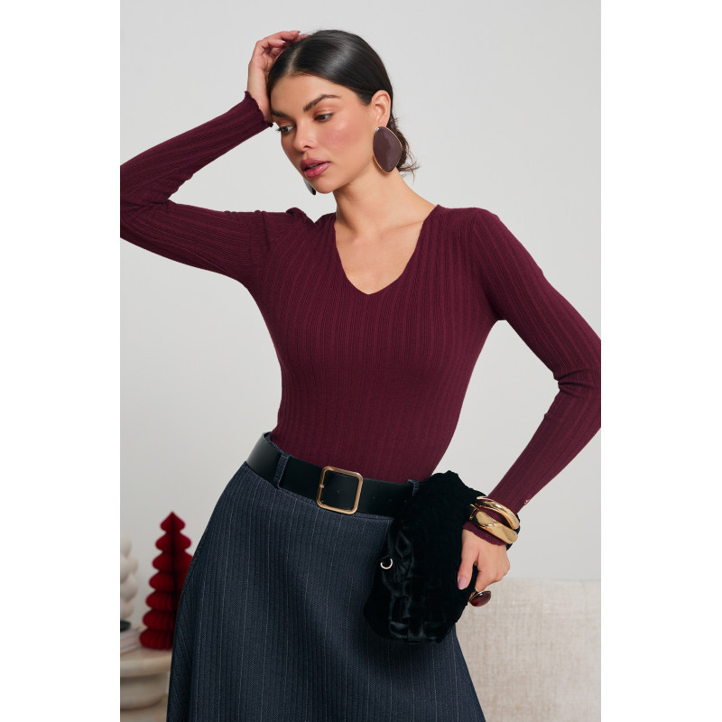 PRĄŻKOWANY SWETER V-NECK ZE ZŁOTYMI GUZIKAMI