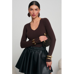 PRĄŻKOWANY SWETER V-NECK ZE ZŁOTYMI GUZIKAMI