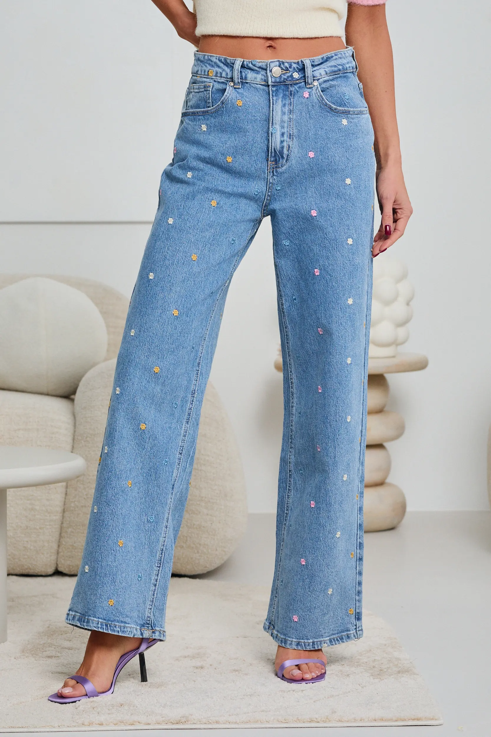JEANSY STRAIGHT FIT Z HAFTEM W KWIATY