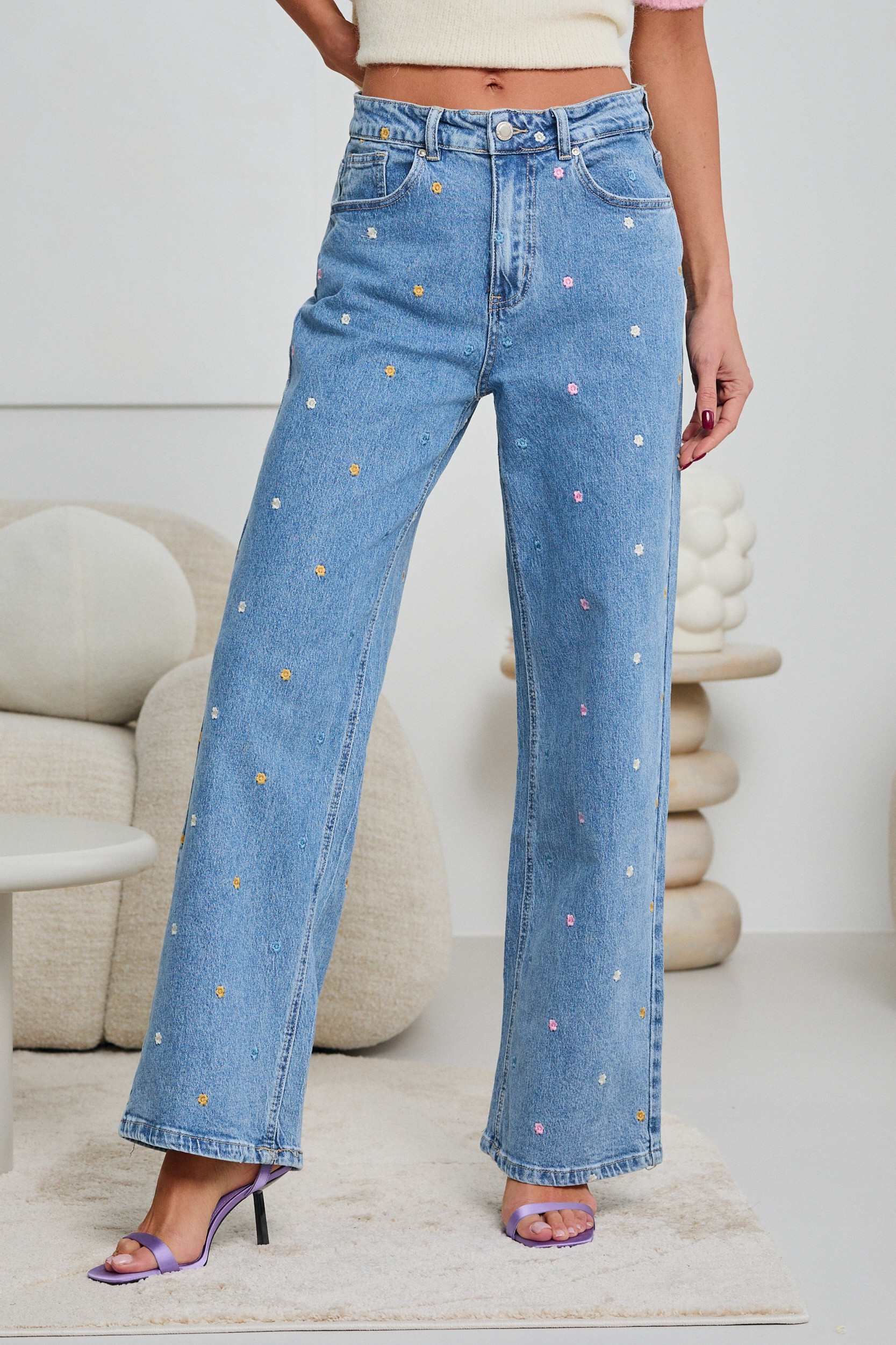 JEANSY STRAIGHT FIT Z HAFTEM W KWIATY