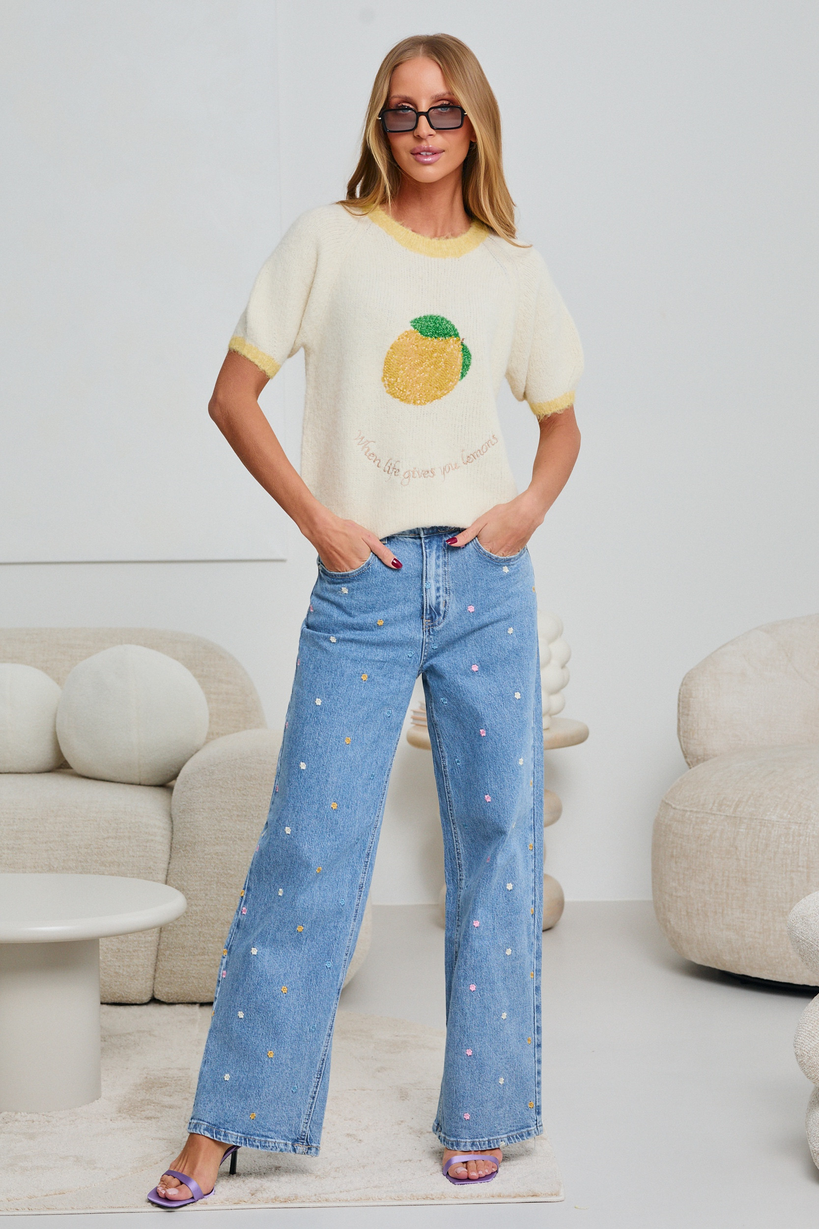 JEANSY STRAIGHT FIT Z HAFTEM W KWIATY