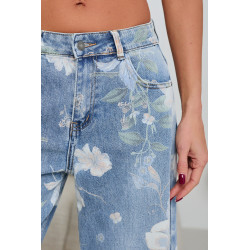 JEANSY O PROSTYM KROKU Z KWIATOWYM PRINTEM