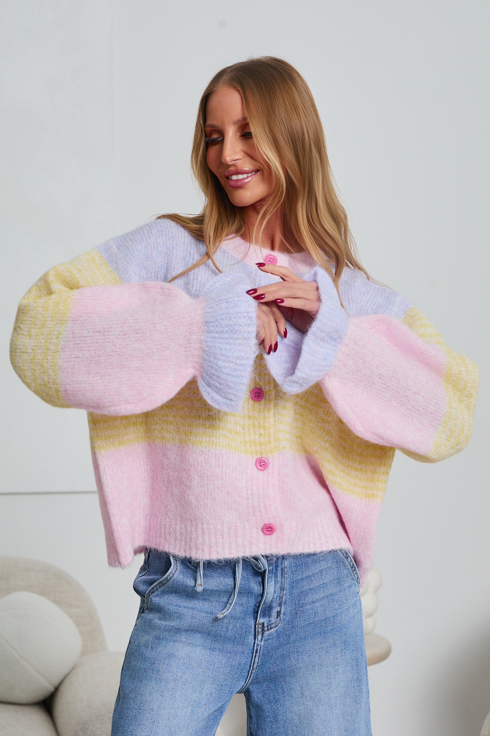 Oversizowy kardigan w pastelowe pasy