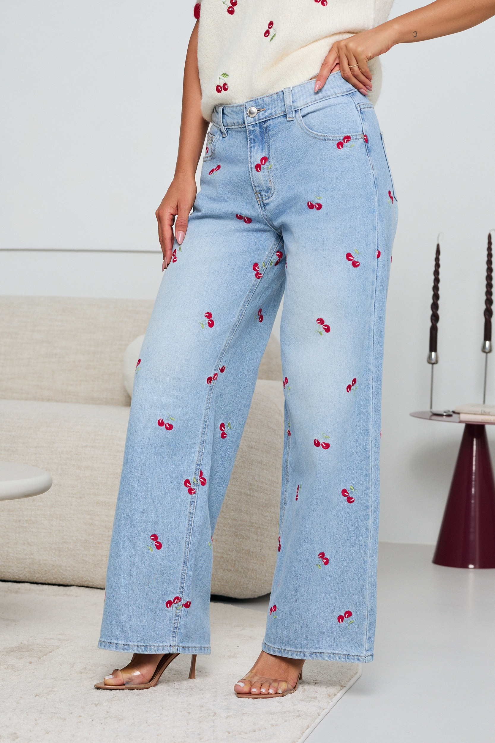 JEANSY WIDE LEG Z HAFTEM W WIŚNIE