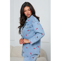 OVERSIZOWA KURTKA JEANSOWA Z HAFTEM W WIŚNIE