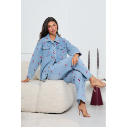 OVERSIZOWA KURTKA JEANSOWA Z HAFTEM W WIŚNIE