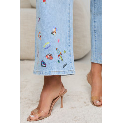 JEANSY O TYPU WIDE LEG Z WIELOMOTYWOWYM NADRUKIEM