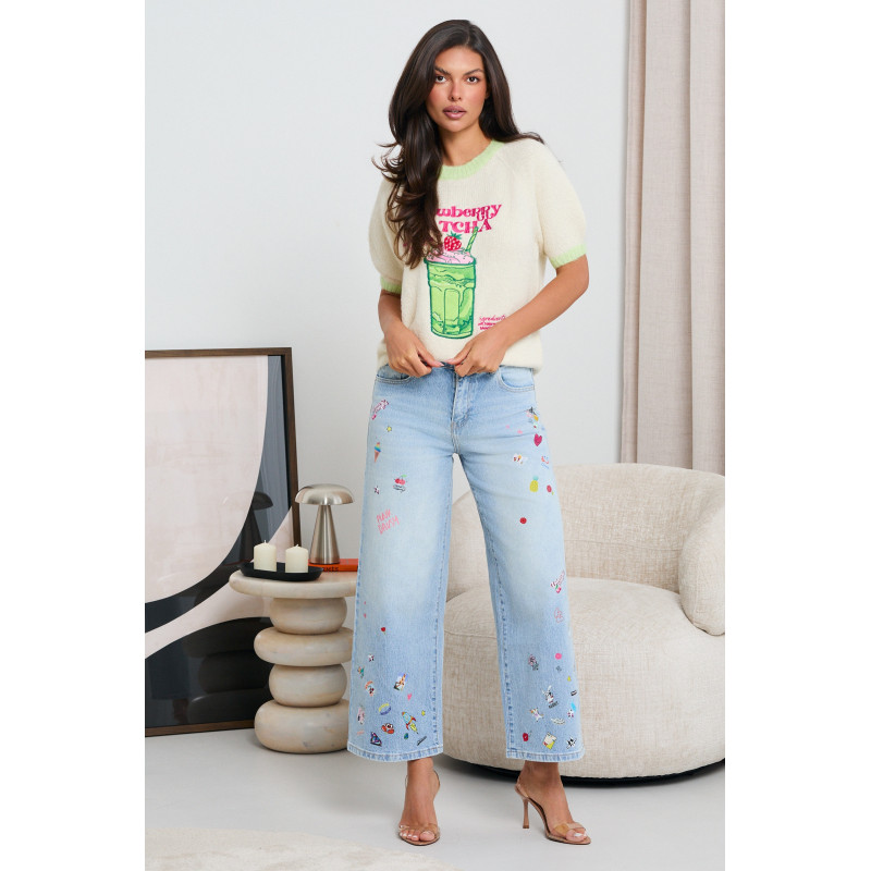 SWETER Z KONTRASTOWYMI ŚCIĄGACZAMI I HAFTEM MATCHA