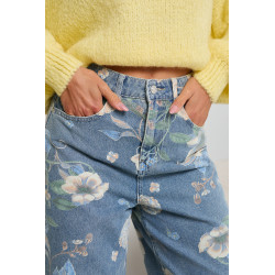 JEANSY STRAIGHT LEG Z WYSOKIM STANEM I KWIATOWYM PRINTEM