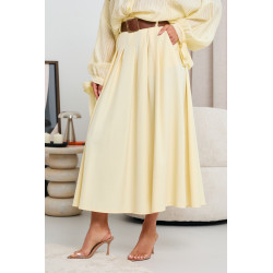 ROZKLOSZOWANA SPÓDNICA Z ZASZEWKAMI I PASKIEM