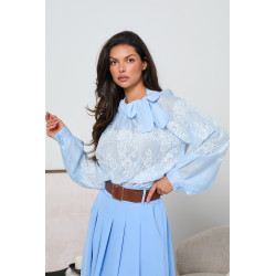 BLUZKA Z KORONKOWYMI WSTAWKAMI I WIĄZANIEM PRZY SZYJI