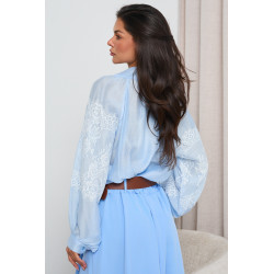 BLUZKA Z KORONKOWYMI WSTAWKAMI I WIĄZANIEM PRZY SZYJI