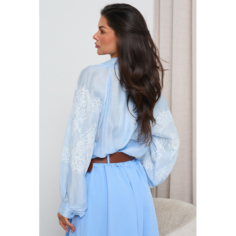 BLUZKA Z KORONKOWYMI WSTAWKAMI I WIĄZANIEM PRZY SZYJI