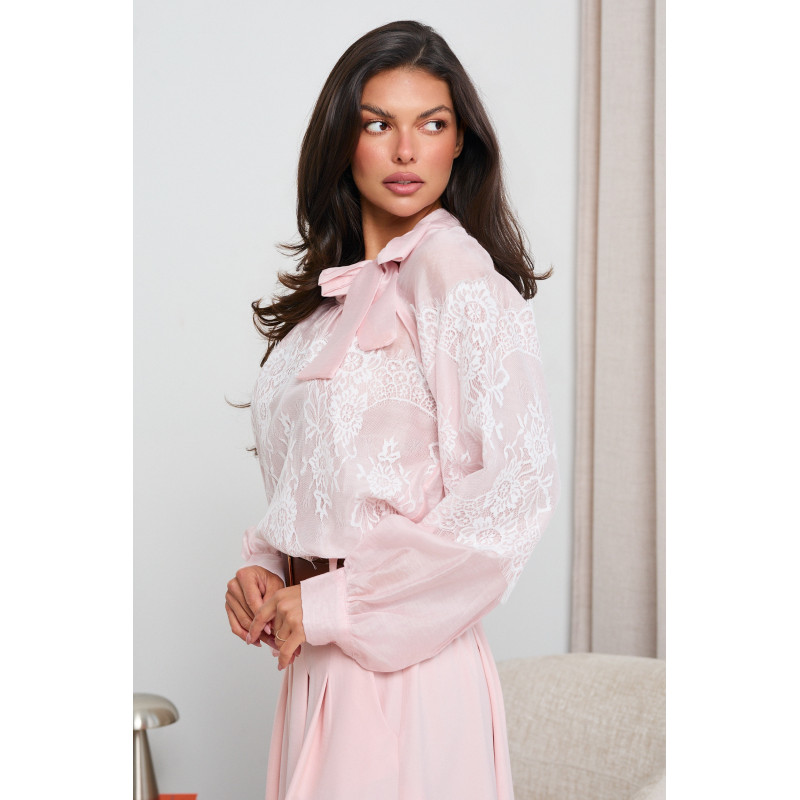 BLUZKA Z KORONKOWYMI WSTAWKAMI I WIĄZANIEM PRZY SZYJI