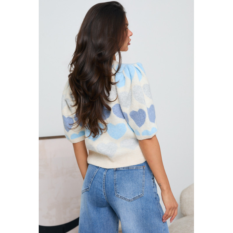 Sweter w serca z krótkimi bufiastymi rękawami