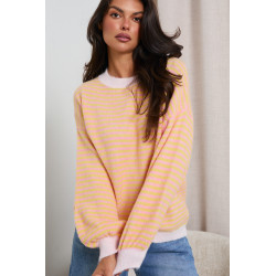 PASTELOWY SWETER O OVERSIZOWYM KROJU W PASKI