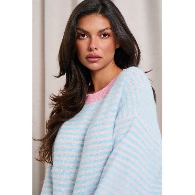 PASTELOWY SWETER O OVERSIZOWYM KROJU W PASKI