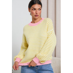 PASTELOWY SWETER O OVERSIZOWYM KROJU W PASKI