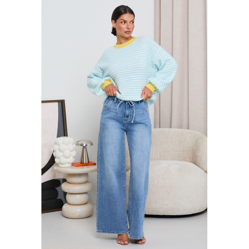 PASTELOWY SWETER O OVERSIZOWYM KROJU W PASKI