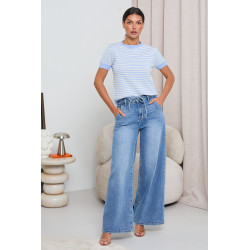 SWETER O STRUKTURALNYM SPLOCIE Z KRÓTKIM RĘKAWEM