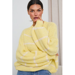 PASTELOWY SWETER W PASKI Z SZEROKIMI RĘKAWAMI