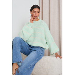 PASTELOWY SWETER W PASKI Z SZEROKIMI RĘKAWAMI