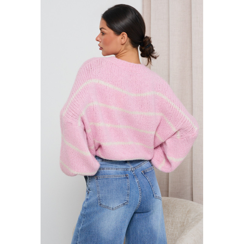 PASTELOWY SWETER W PASKI Z SZEROKIMI RĘKAWAMI