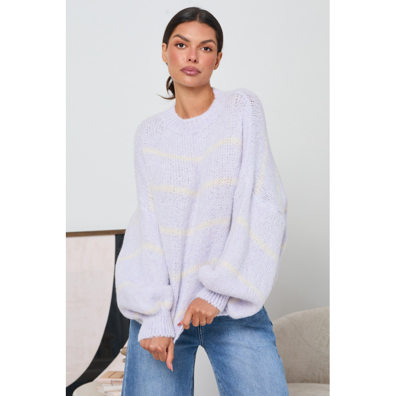 PASTELOWY SWETER W PASKI Z SZEROKIMI RĘKAWAMI