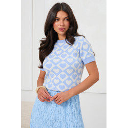 SWETER Z KRÓTKIM RĘKAWEM W ŻAKARDOWY WZÓR W SERCA