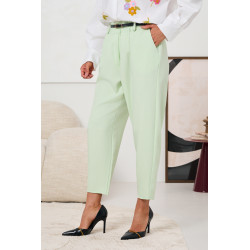 SPODNIE O KROJU CARROT Z PASKIEM