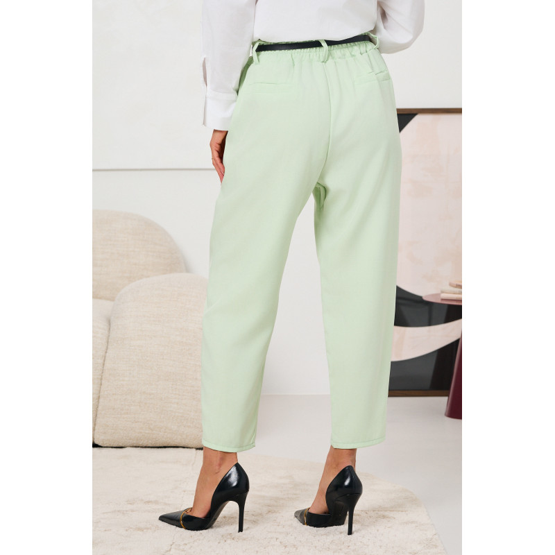 SPODNIE O KROJU CARROT Z PASKIEM