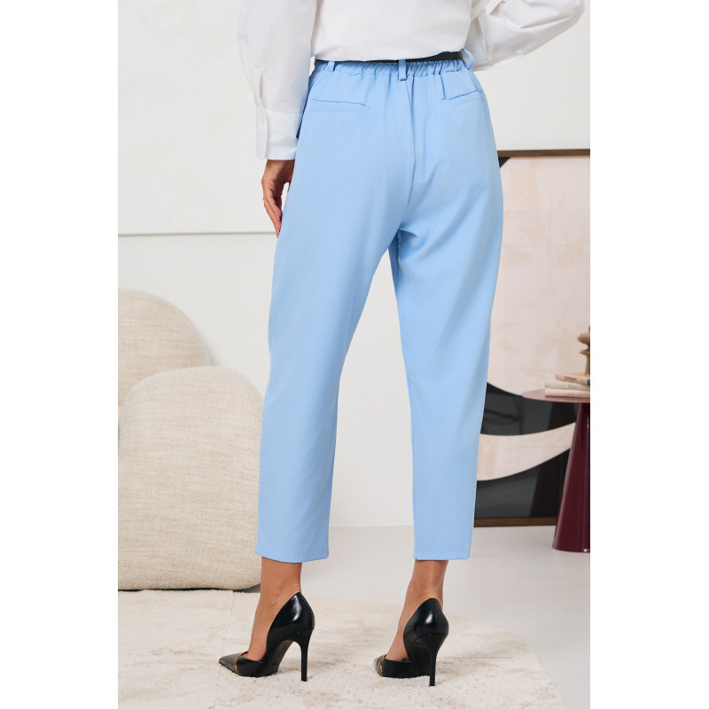 SPODNIE O KROJU CARROT Z PASKIEM