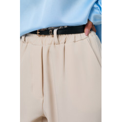 SPODNIE O KROJU CARROT Z PASKIEM