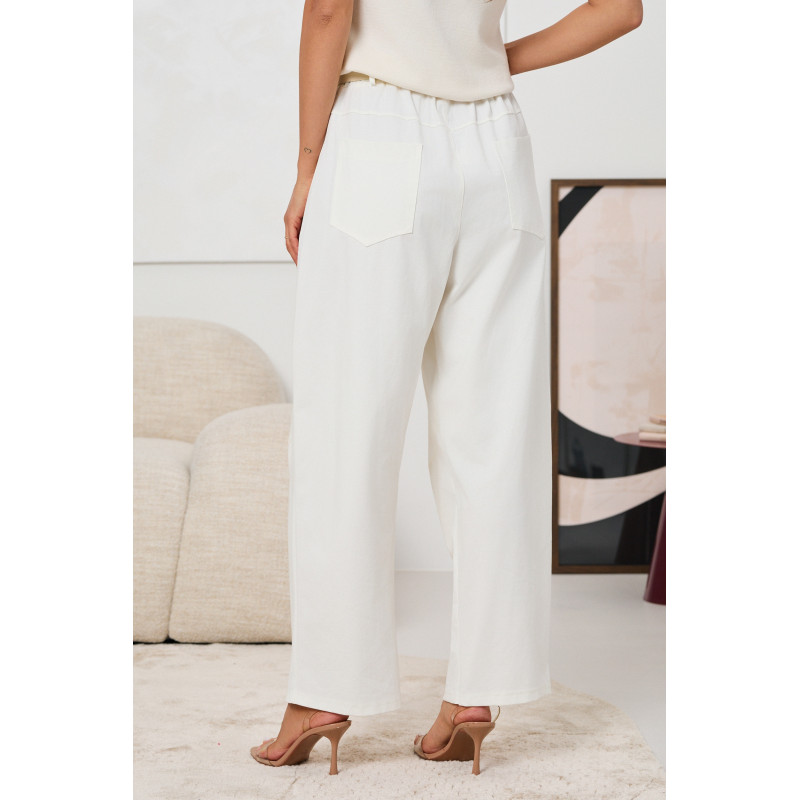 SPODNIE O LUŹNYM KROJU Z ZASZEWKAMI I PASKIEM