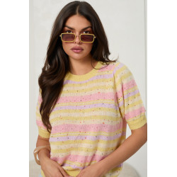 SWETER W PASTELOWE PASY Z OZDOBNYMI PEREŁKAMI