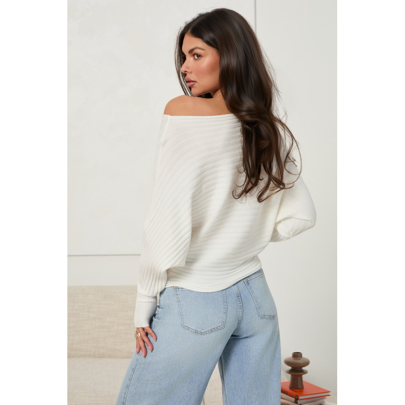 PRĄŻKOWANY SWETER OVERSIZE Z DEKOLTEM W ŁÓDKĘ