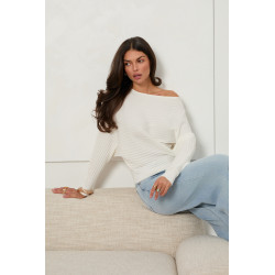 PRĄŻKOWANY SWETER OVERSIZE Z DEKOLTEM W ŁÓDKĘ