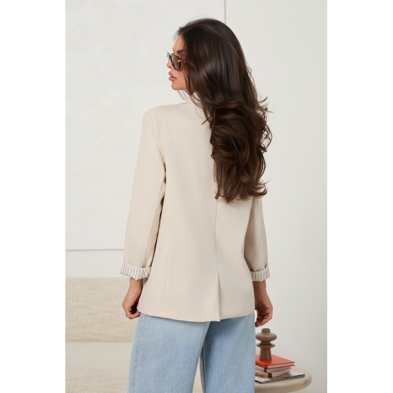 MARYNARKA O PROSTYM KROJU Z PODUSZKAMI NA RAMIONACH