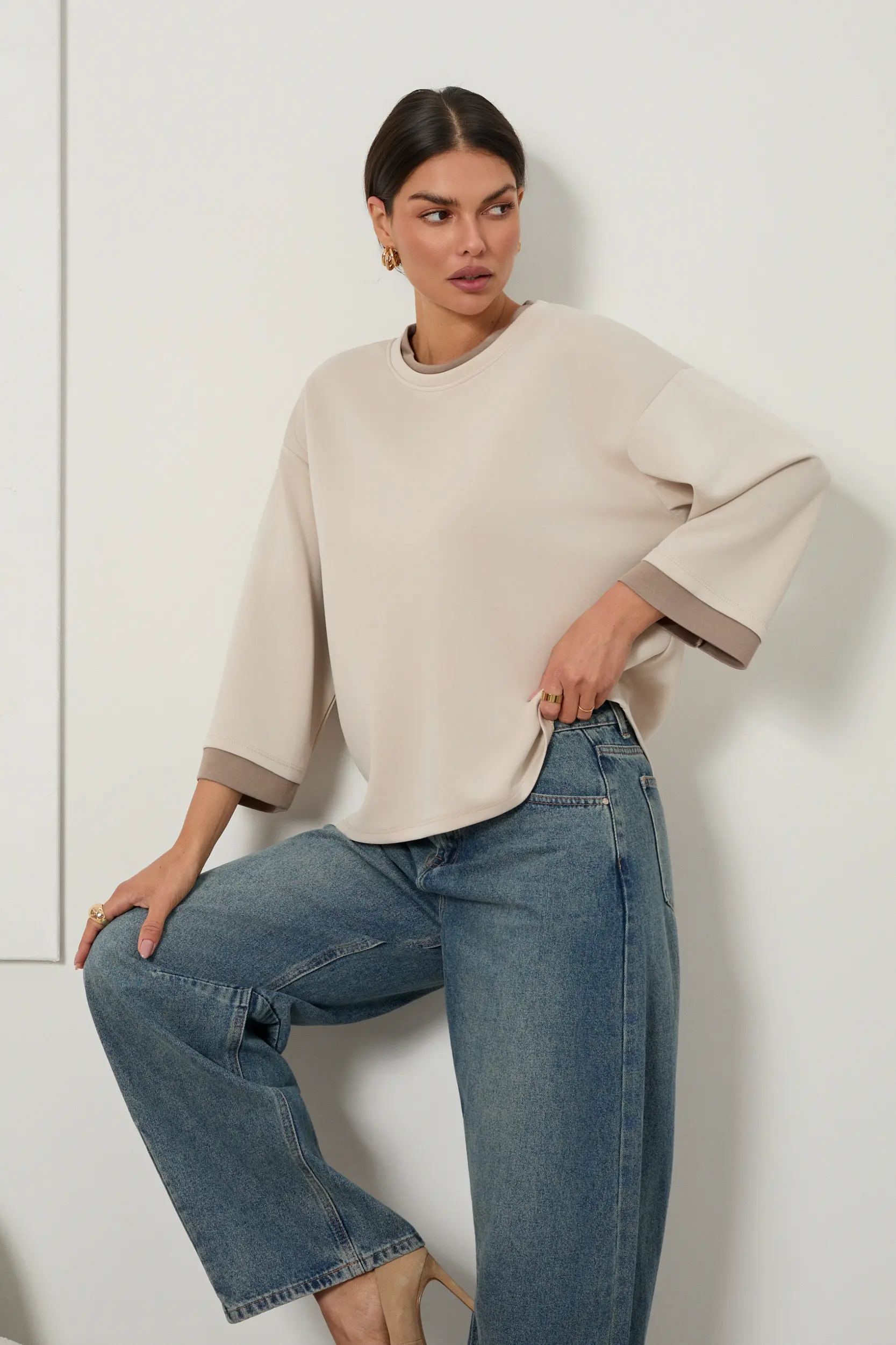 BLUZA OVERSIZE Z WISKOZY O WARSTWOWYM WYKOŃCZENIU