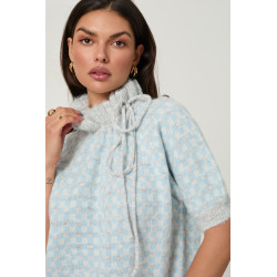 ŻAKARDOWY SWETER ZE STÓJKĄ I WIĄZANIEM