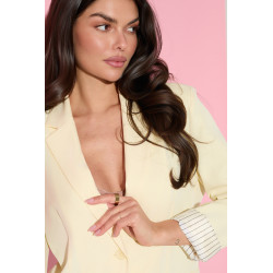 MARYNARKA O PROSTYM KROJU Z PODUSZKAMI NA RAMIONACH