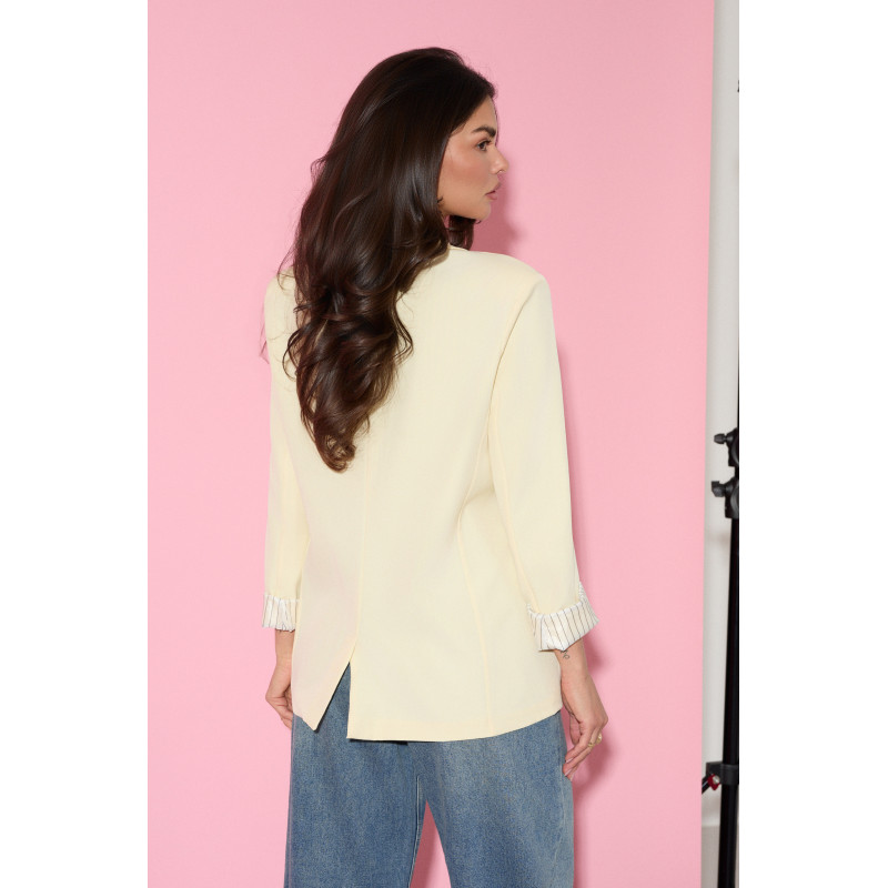 MARYNARKA O PROSTYM KROJU Z PODUSZKAMI NA RAMIONACH