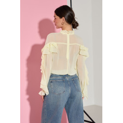 KOSZULA Z FALBANAMI I DEKORACYJNĄ RÓŻĄ PRZY DEKOLCIE