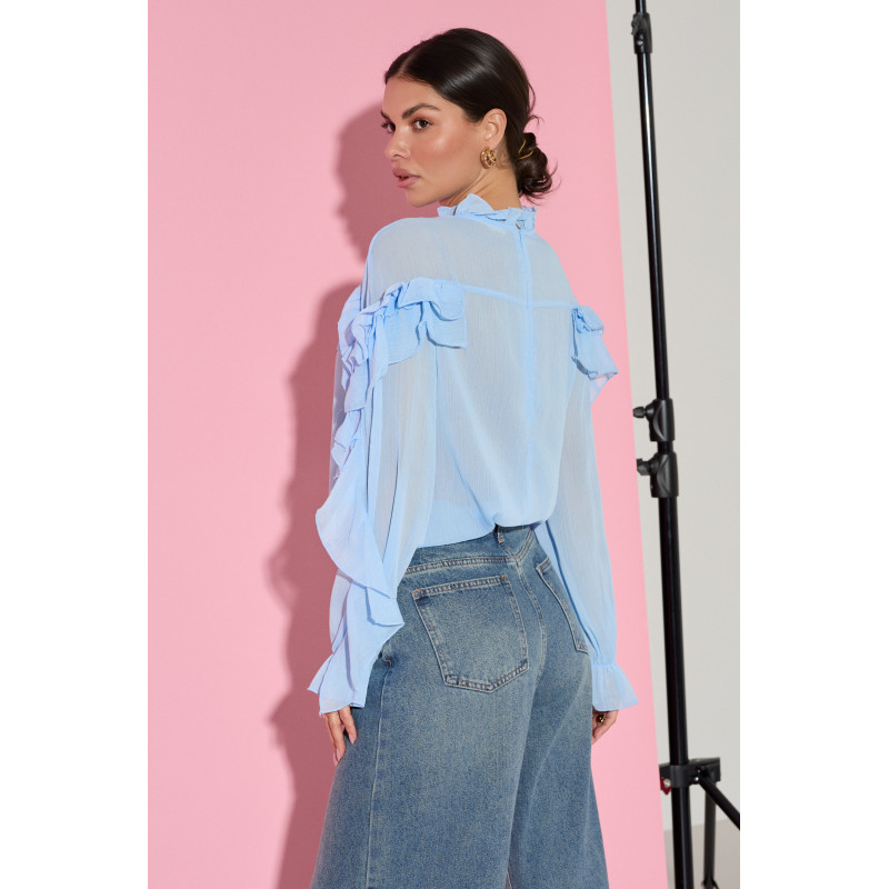 KOSZULA Z FALBANAMI I DEKORACYJNĄ RÓŻĄ PRZY DEKOLCIE