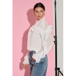 KOSZULA Z FALBANAMI I DEKORACYJNĄ RÓŻĄ PRZY DEKOLCIE