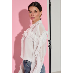 KOSZULA Z FALBANAMI I DEKORACYJNĄ RÓŻĄ PRZY DEKOLCIE